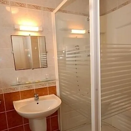 Du Chatel Les Billettes Hotell 3*